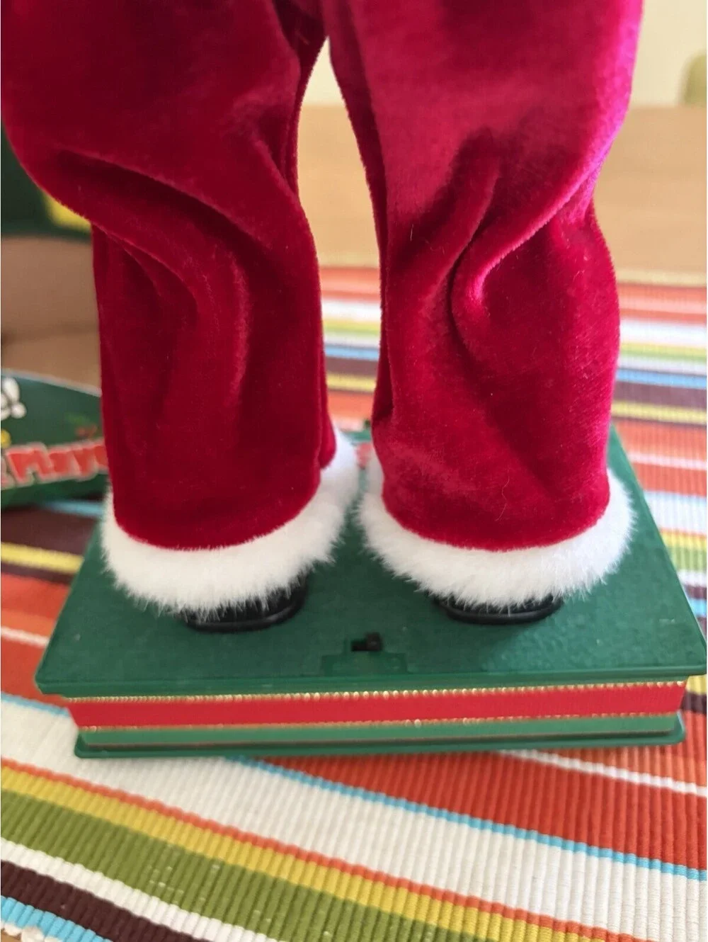Animated Jazzy Santa Claus Plays Santa Claus Is Coming To Town No Dancing